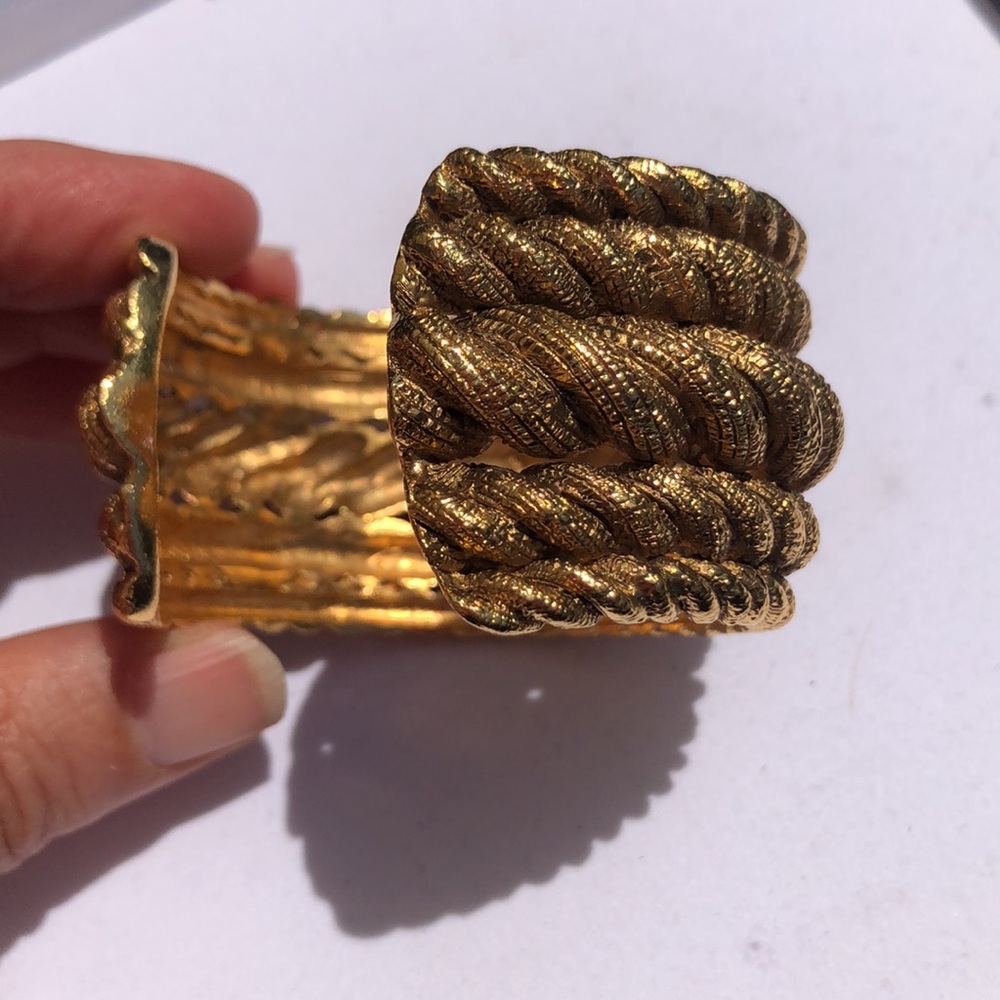 Chanel Authentic gold color twisted bracelet - Picture 5 of 13